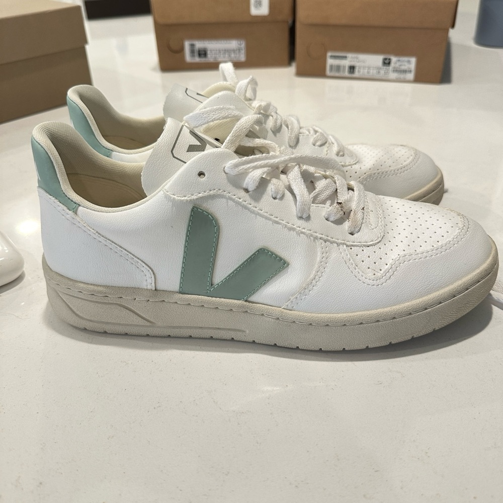 Veja V-10 white matcha size 8 sneakers